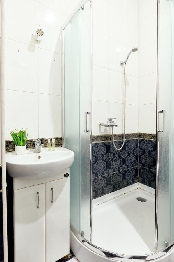 S12-58 Modern Aparthotel With Two 2Bedrooms In Central Kiev - Bessarabska Squere - Gulliver Mall - Olympic Stadium - Palace Of Sports - Saksahanskoho St, 12Б Dış mekan fotoğraf